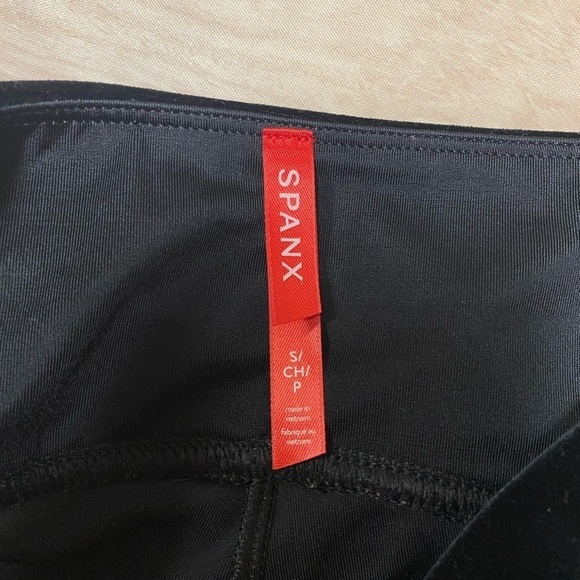 Spanx Black Velvet Leggings  Women's Size Small Style 2070 - Picture 3 of 7